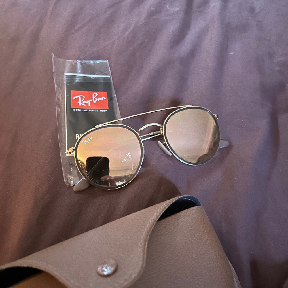 Gold mirror ray-ban aviators mirrored